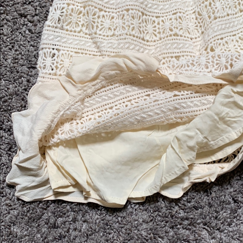 Cream Lace romper. - Picture 7 of 7